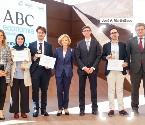 Martín Baos recibiendo el premio