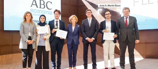 Martín Baos recibiendo el premio