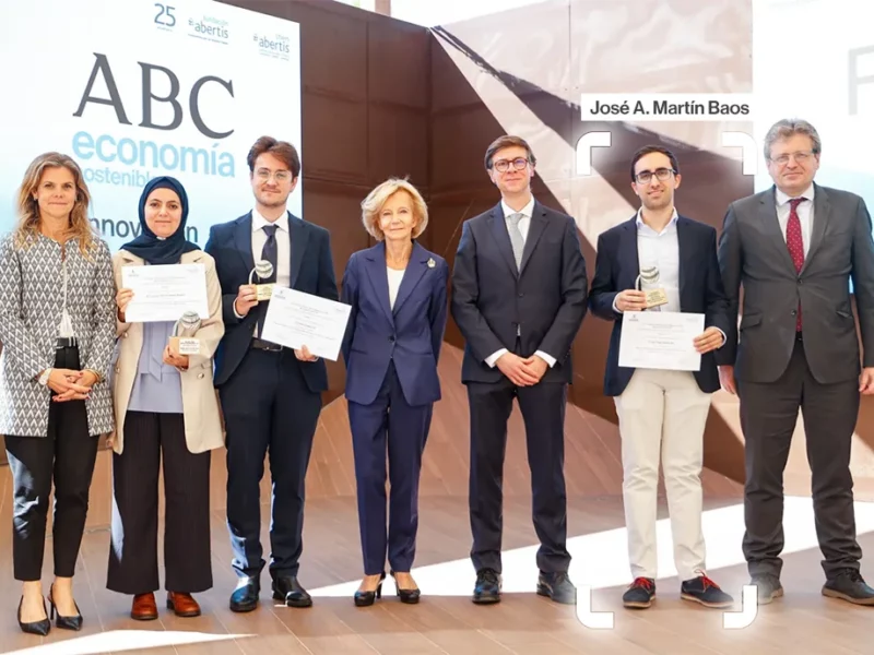 Martín Baos recibiendo el premio