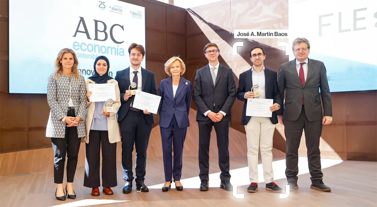 Martín Baos recibiendo el premio