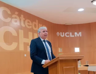 juan carlos lópez presentando la cátedra CHIP UCLM