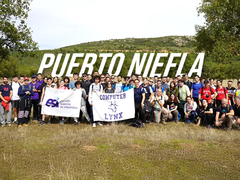 grupo de senderismo en el campo