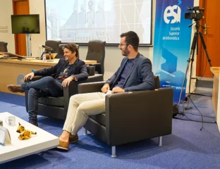 Conferenciantes en el salón de actos