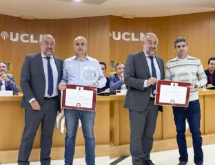 Premiados recogiendo el premio