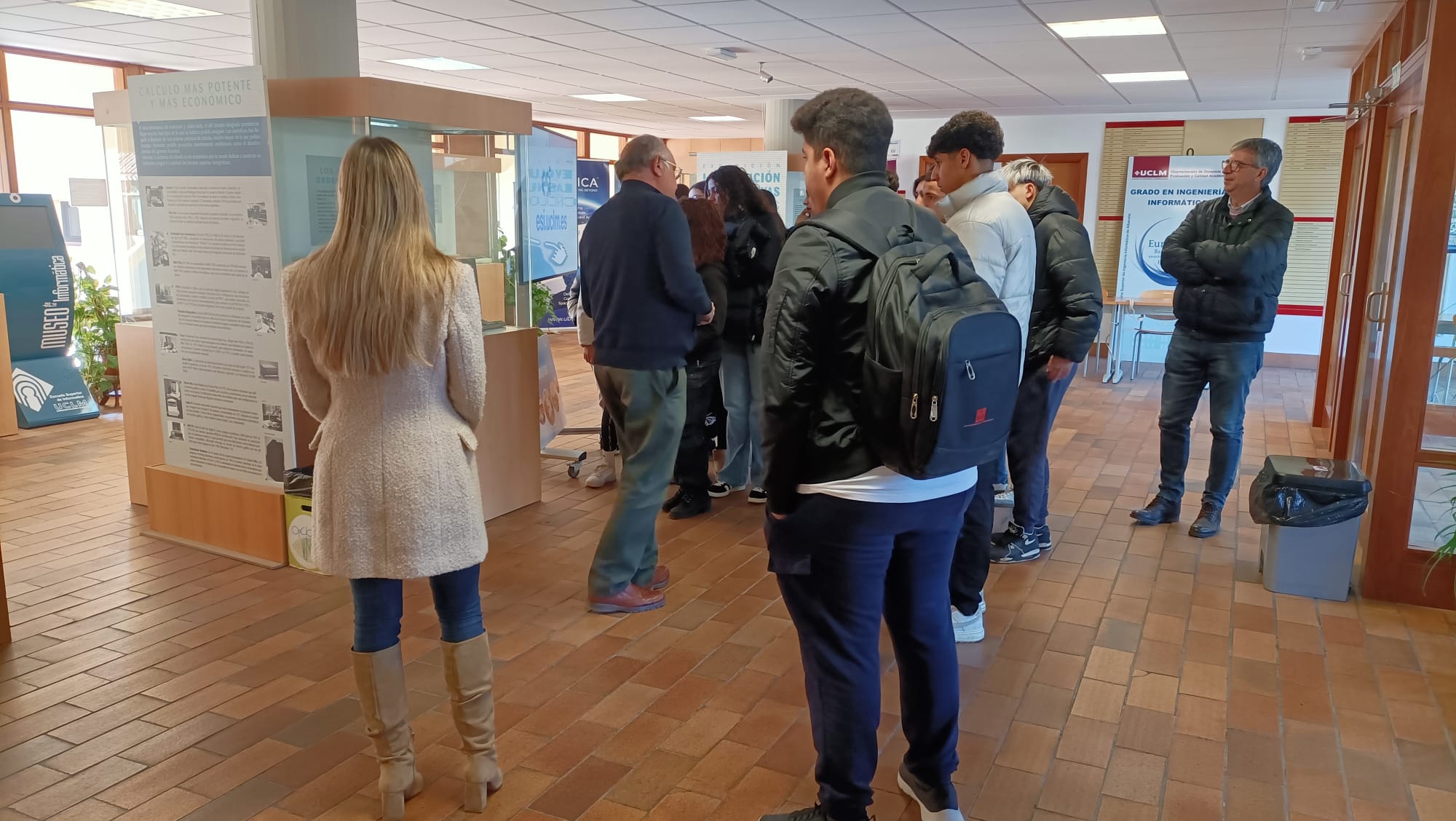 Visitantes del museo de la informática