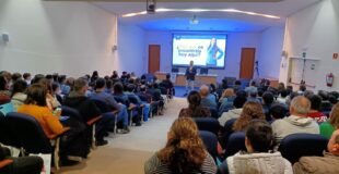 jornada de puertas abiertas en la ESI, salón de actos con las familias