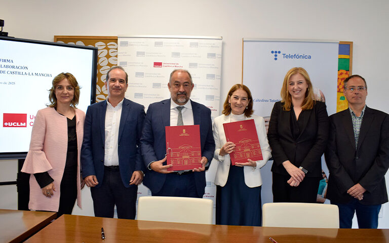 Miguel Ángel Redondo en la renovación de la cátedra con telefónica