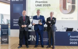 伊斯梅爾·卡瓦列羅上台領獎