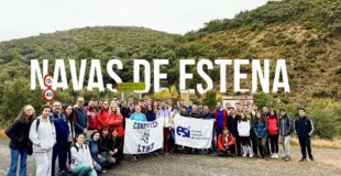 grupo de la esi haciendo senderismo