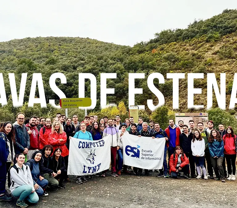 grupo de la esi haciendo senderismo