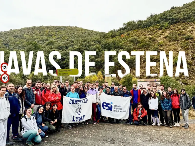 grupo de la esi haciendo senderismo
