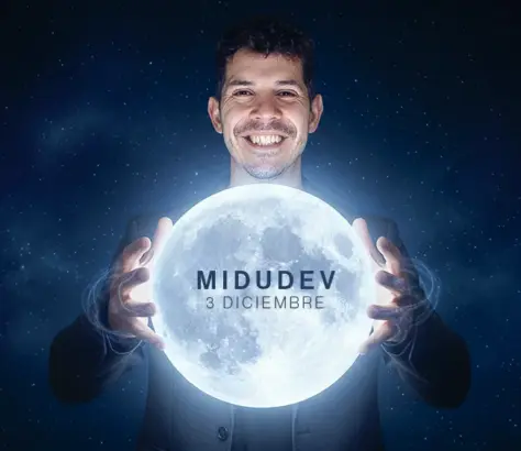 Midudev sujetando la luna