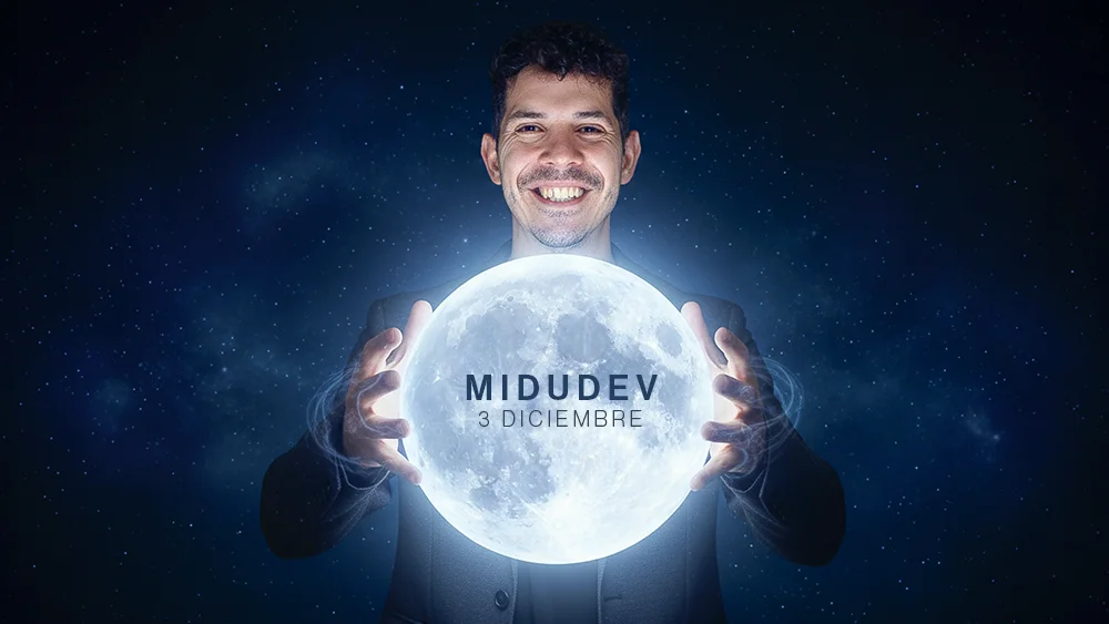 Midudev sujetando la luna
