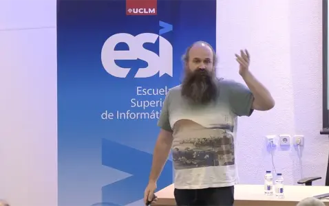 César García durante su conferencia