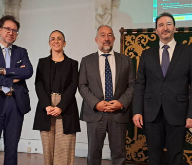 Autoridades durante el acto de inauguración