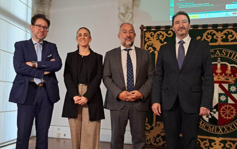 Autoridades durante el acto de inauguración