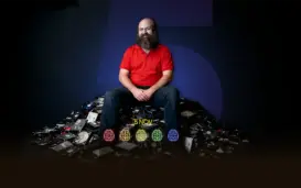 César García su una montagna di hard disk