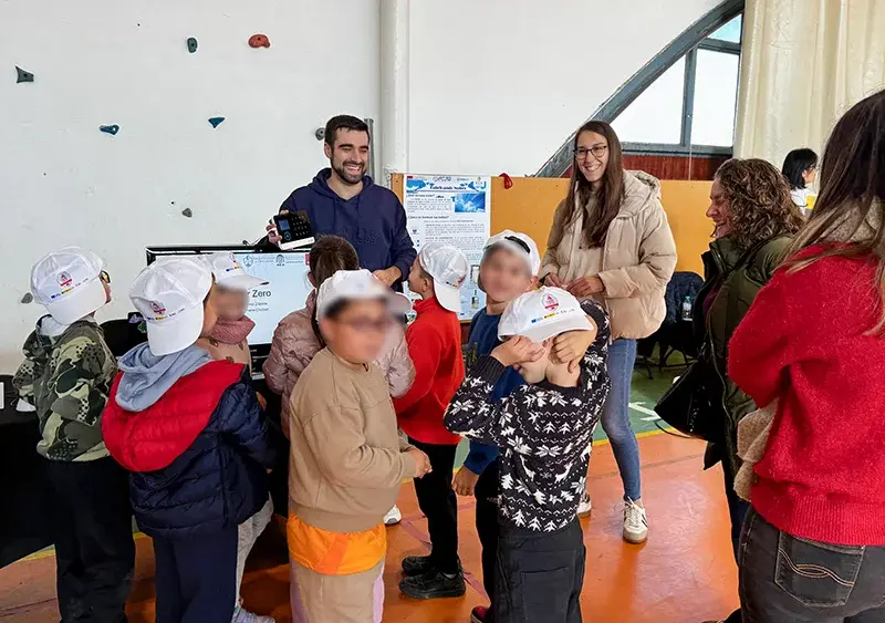 Miembros de la ESI en la Feria Rural