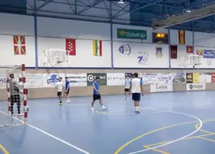 estudiantes de la esi jugando la final de fútbol sala