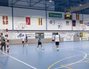 estudiantes de la esi jugando la final de fútbol sala