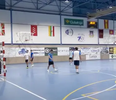 estudiantes de la esi jugando la final de fútbol sala