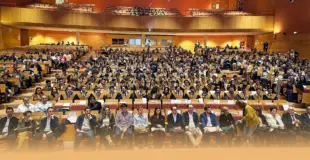 Estudiantes durante el acto de graduación