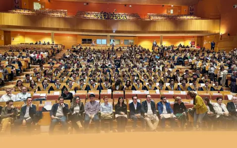Estudiantes durante el acto de graduación