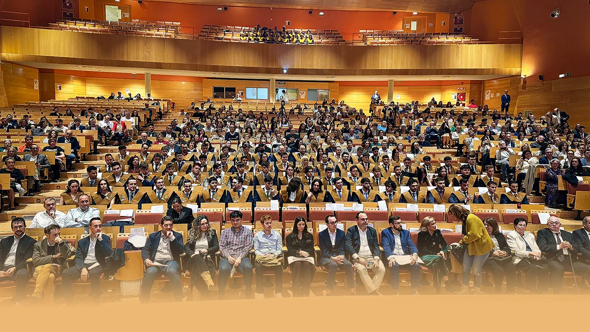 Estudiantes durante el acto de graduación