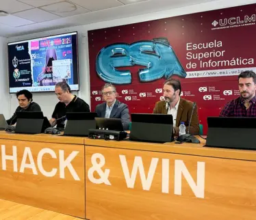 organizadores hack and win y miembros de la directiva