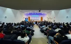 在曼努埃爾·安赫爾·塞拉諾演講期間，艾倫·圖靈禮堂