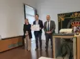 David García Rosado recogiendo el premio de manos del Rector de UCLM