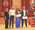 Cristina Serrano recibiendo el premio
