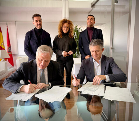 Francisco Cañizares y Crescencio Bravo firmado el convenio