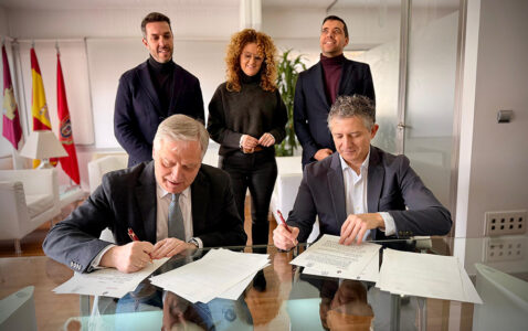 Francisco Cañizares y Crescencio Bravo firmado el convenio