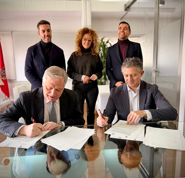 Francisco Cañizares y Crescencio Bravo firmado el convenio