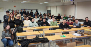 Grupo de estudiantes de COE