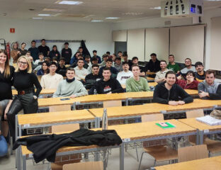 Grupo de estudiantes de COE