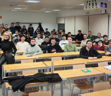 Grupo de estudiantes de COE