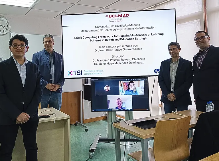 Jared Guerrero tras la defensa de su tesis doctoral