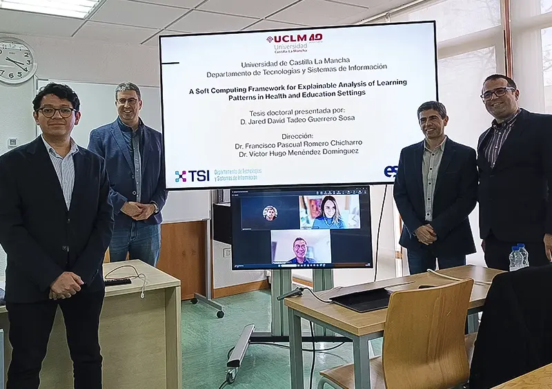 Jared Guerrero tras la defensa de su tesis doctoral