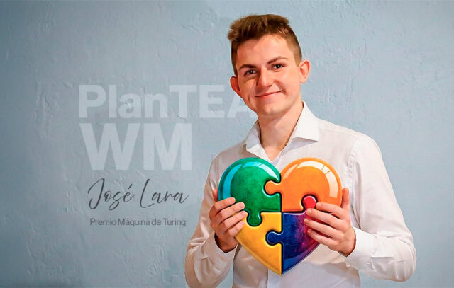 José Lara sujetando un corazón de colores