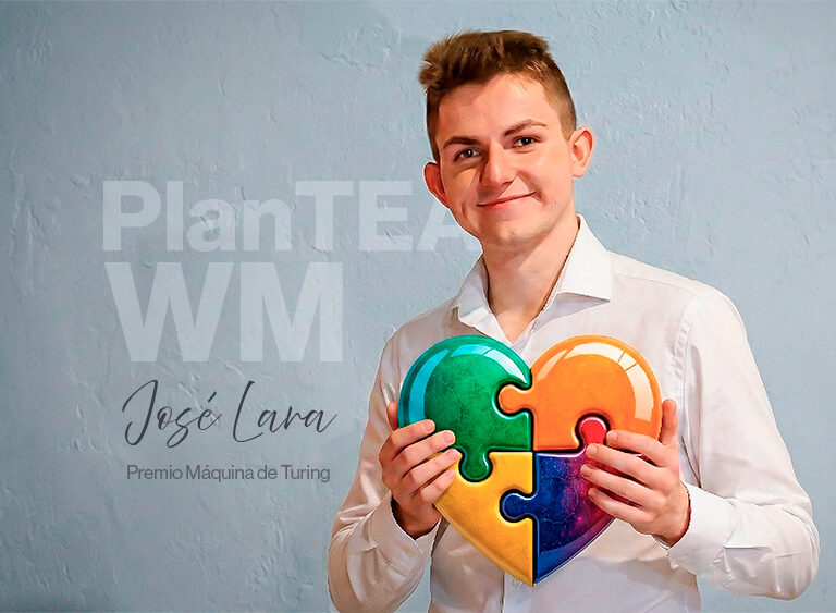 José Lara sujetando un corazón de colores