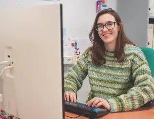 Laura Villa en el laboratorio