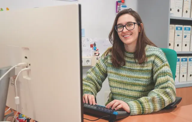 Laura Villa en el laboratorio