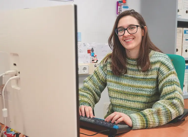Laura Villa en el laboratorio