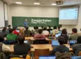 Ezequiel Kahan en un aula de la ESI