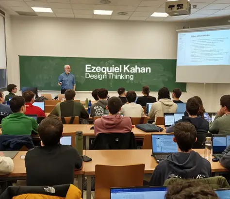 Ezequiel Kahan en un aula de la ESI