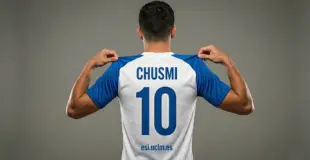 jugador de fútbol sala de espaldas