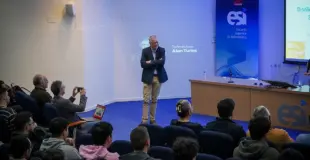 Óscar Cordón durante la conferencia