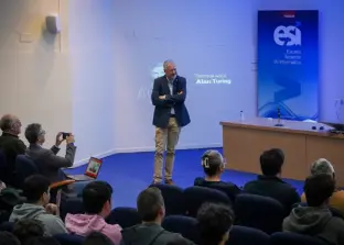 Óscar Cordón durante la conferencia